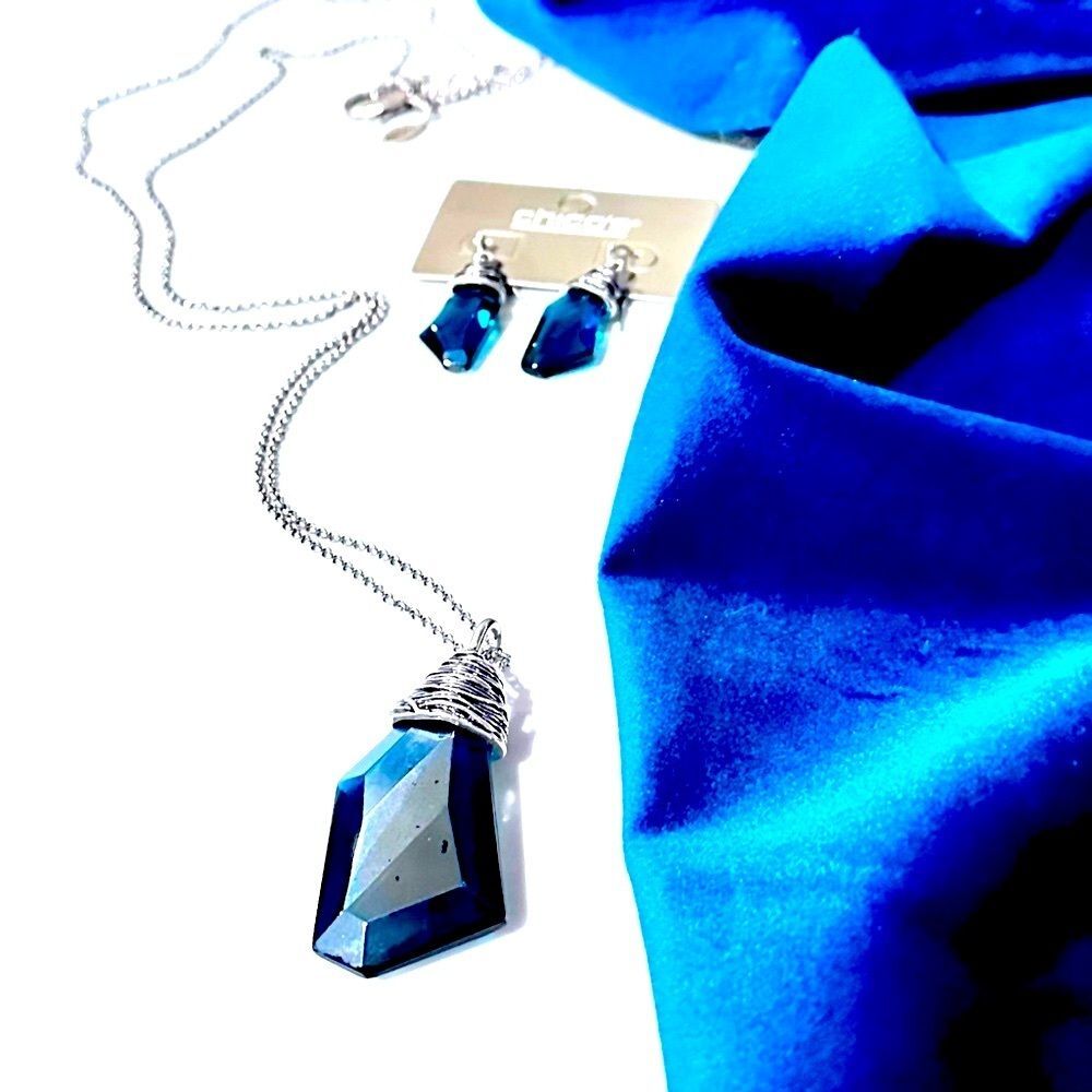 CHICO’s Silver Wire-Wrapped Blue Crystal Pendant Necklace | NWOT
